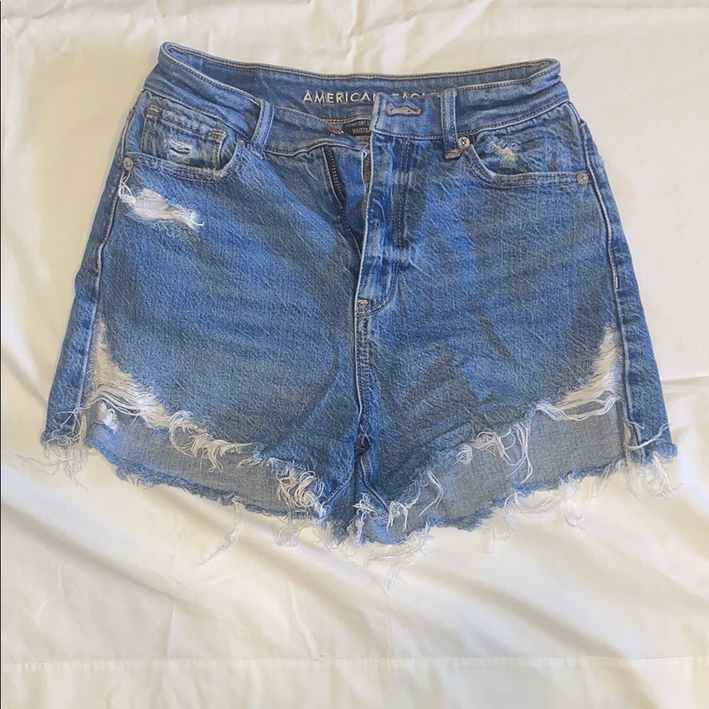 american eagle highest rise mom short